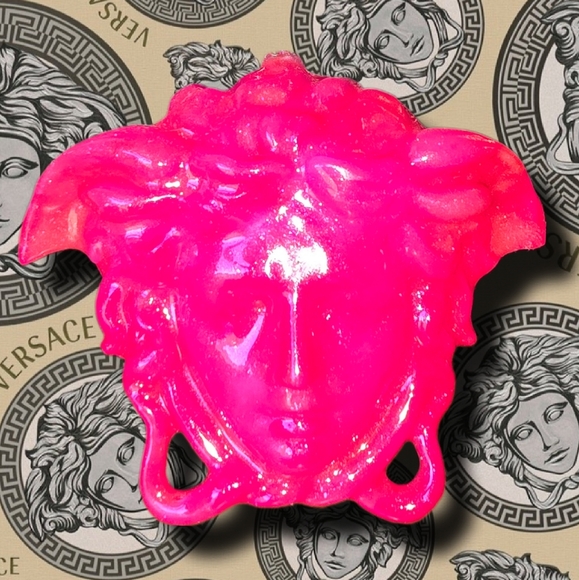 🆕️La Medusa Hot Pink Bag Charm / Keychain with Heart Charm & Pink Tassle - Picture 8 of 16